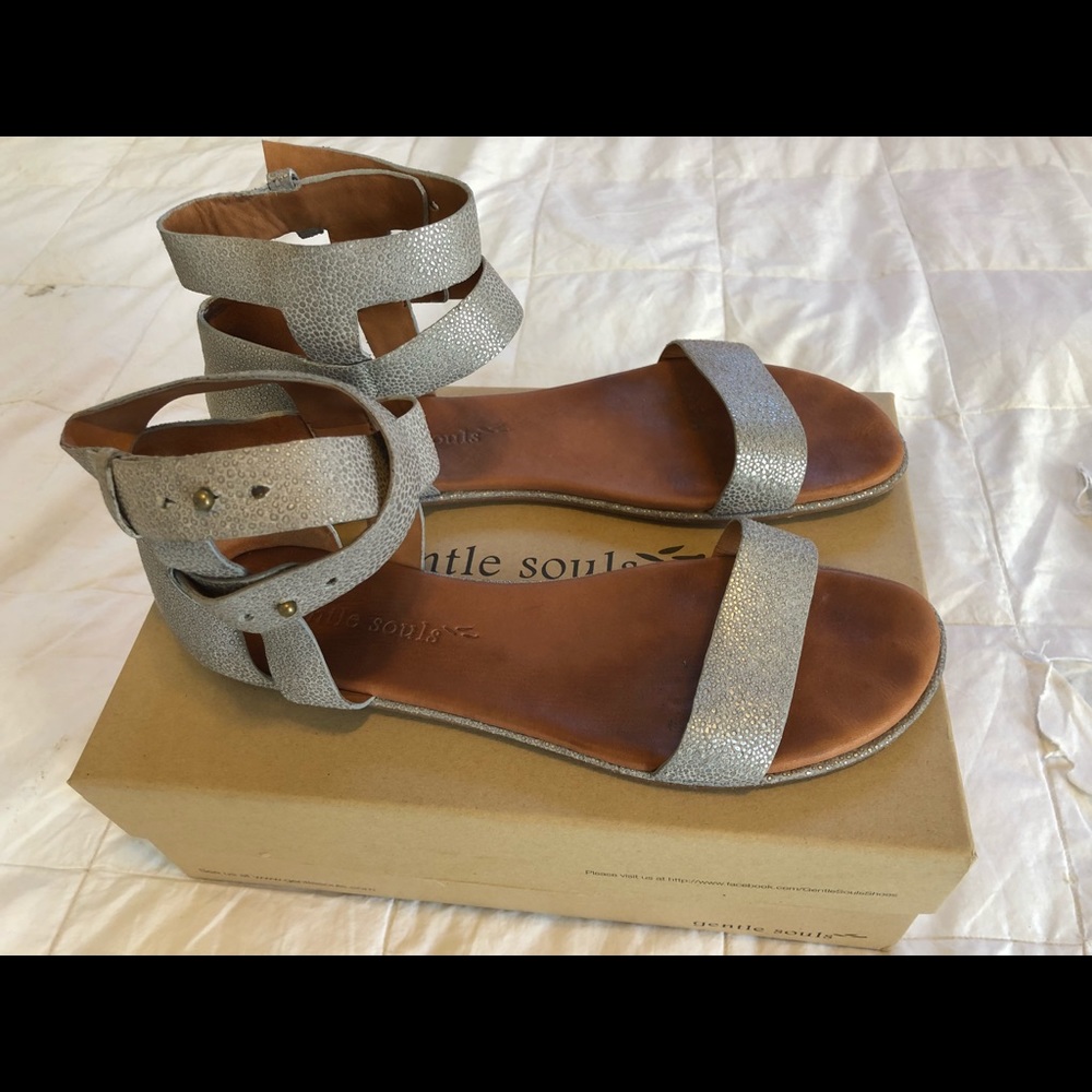 Kennith Cole/Gentle Souls sandals size 10 silver - Picture 2 of 5